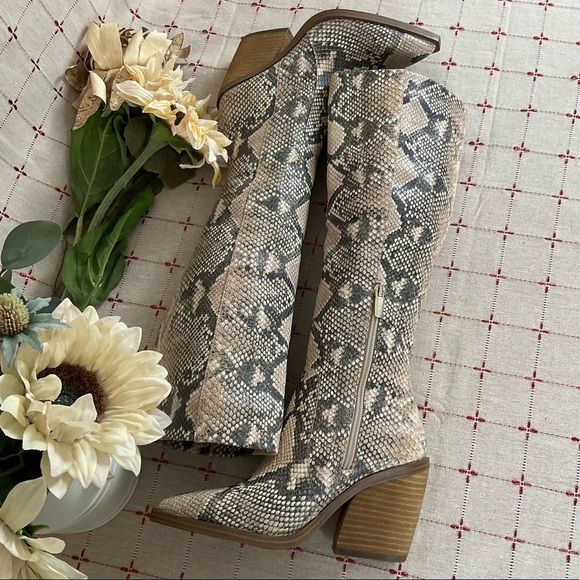 🌵HP🌵 Vince Camuto Gravana Snakeskin Leather Boots Western Style Knee High Sz 5 - Picture 5 of 8